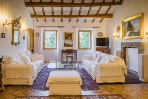 a living room with white furniture and a fireplace at Villa dei Limoni in Ripatransone
