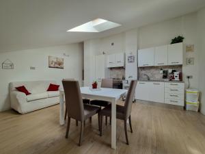 Kuchyň nebo kuchyňský kout v ubytování Villa Rosa