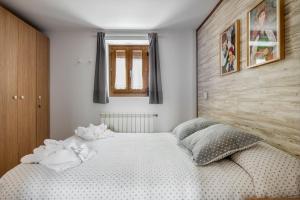 A bed or beds in a room at Casa Marosa