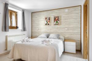 A bed or beds in a room at Casa Marosa