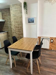 a dining room table with black chairs around it at Apartamento Rodrinsur Edificio Ginebra con Parking Privado in Sierra Nevada