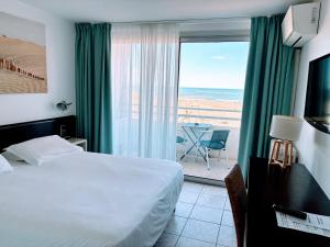 Postel nebo postele na pokoji v ubytování Brasilia Hôtel