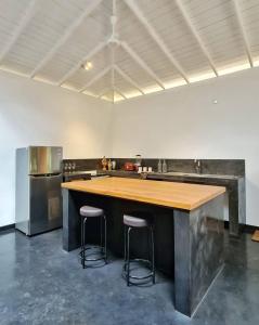 Dapur atau dapur kecil di Sri Mathie Historic Estate