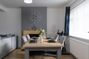 Φωτογραφία από το άλμπουμ του 3 Bedroom Home with Private Driveway σε Coundon +10 φωτογραφίες