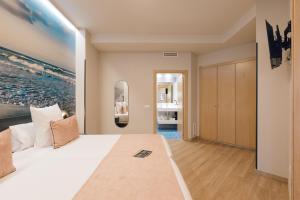Postel nebo postele na pokoji v ubytování Palau Suites & Apartments