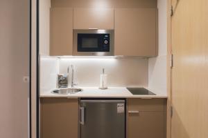 Kuchyň nebo kuchyňský kout v ubytování Palau Suites & Apartments