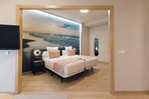 Postel nebo postele na pokoji v ubytování Palau Suites & Apartments