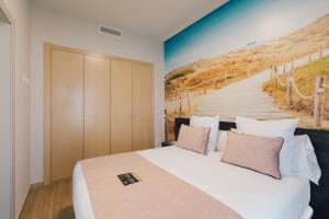 Postel nebo postele na pokoji v ubytování Palau Suites & Apartments