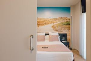 Postel nebo postele na pokoji v ubytování Palau Suites & Apartments
