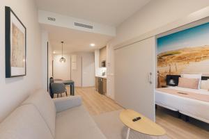 Postel nebo postele na pokoji v ubytování Palau Suites & Apartments