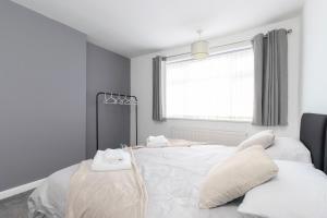 Φωτογραφία από το άλμπουμ του 3 Bedroom Home with Private Driveway σε Coundon