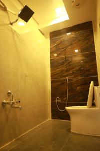 a bathroom with a shower and a toilet in it at Ananda Residency in Tiruvannāmalai