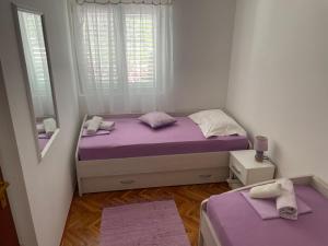 Postel nebo postele na pokoji v ubytování Apartments Ljiljana