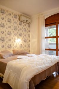 מיטה או מיטות בחדר ב-Suítes Casa Aurora