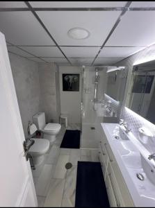 Puerto Banus tesisinde bir banyo