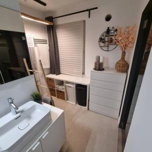 Photo de la galerie de l'établissement Appartement design et équipé pour un super moment, à Wemmel 4 autres photos