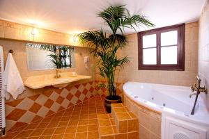 Et badeværelse på Aegean Diamonds Boutique Villas + 35 billeder