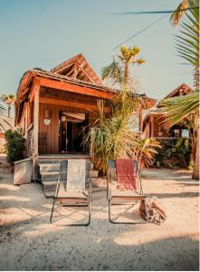 two chairs sitting in front of a house at Kon Tiki in Saint-Tropez