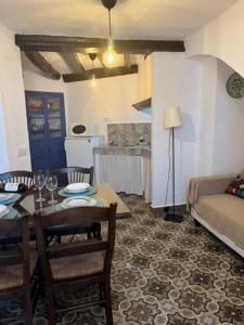 a living room with a table and chairs and a couch at Casa Alondra in El Gastor +24 photos