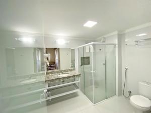 a bathroom with a shower and a toilet and a sink at PIAZZA DIROMA - ACQUA PARK, SPLASH e SLIDE in Caldas Novas +7 photos