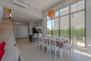 Area soggiorno di Elegant 4BR in Tawila, Gouna. Private Pool, Lagoon