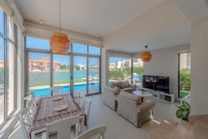 Piscina di Elegant 4BR in Tawila, Gouna. Private Pool, Lagoon o nelle vicinanze