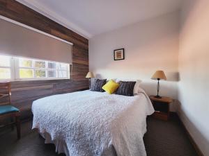 En eller flere senge i et værelse på Hotel Geronimo