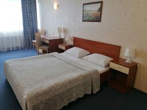 Postel nebo postele na pokoji v ubytování Cherkasy Palace