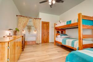 Postel nebo postele na pokoji v ubytování Beach Break Hotel & Surf Camp de Playa Venao