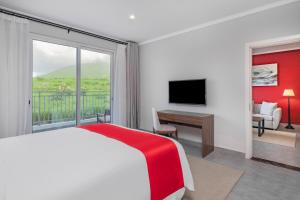TV a/nebo společenská místnost v ubytování Ramada by Wyndham St Kitts Resort