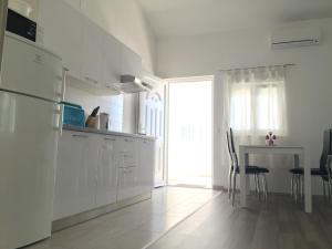 Kuchyň nebo kuchyňský kout v ubytování Apartments Ruzic