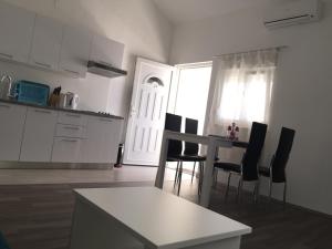 Kuchyň nebo kuchyňský kout v ubytování Apartments Ruzic