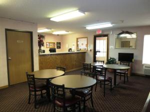 a dining room with tables and chairs and a bar at America's Best Value Inn Beardstown in Beardstown