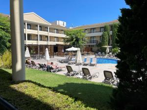 The swimming pool at or close to Hotel Bahia Pollensa