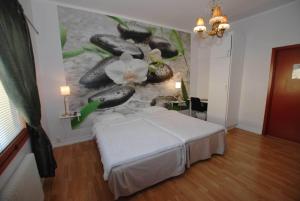 Postel nebo postele na pokoji v ubytování Avesta Stadshotell