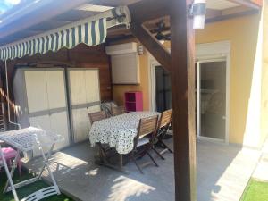 Balkón nebo terasa v ubytování Rez de jardin à 50 m de la plage