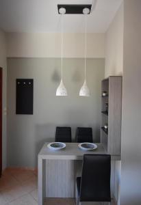 Kuchyňa alebo kuchynka v ubytovaní Happinest Private Apartment