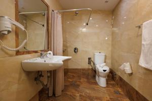 Kúpeľňa v ubytovaní Agrabella Hotel - Adults Only