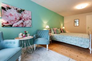 a bedroom with a bed and a table and a chair at Pension Landhaus in Brombachtal