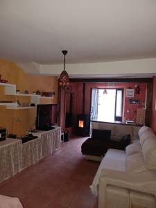 a living room with a couch and a tv at Casa rural san juan in San Juan del Monte