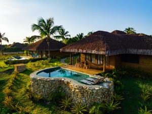einen Luftblick auf ein Resort mit einem Pool in der Unterkunft Kauli Seadi Beach Hotel in São Miguel do Gostoso