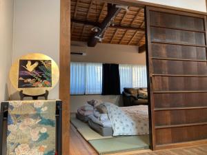 a bedroom with a bunk bed and a mirror at Nishijin no Sato - Vacation STAY 54993v in Kyoto