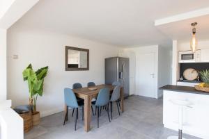 Kuchyň nebo kuchyňský kout v ubytování Baie Nettle Beach Villa 1130