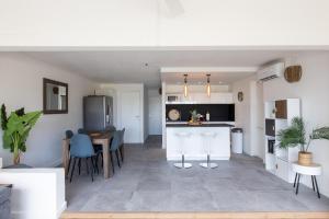 Kuchyň nebo kuchyňský kout v ubytování Baie Nettle Beach Villa 1130