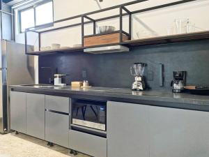 a kitchen with a counter with a blender on it at Loft hierro en excelente ubicación! in San Luis Potosí