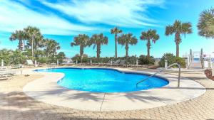 Bazén v ubytování Destin Towers 142 - 2 Bedroom Beach Front Condo in the Heart of Destin with Amazing Views! nebo v jeho okolí