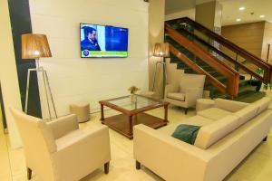 TV tai viihdekeskus majoituspaikassa Hotel Catalinas Tucuman