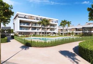 洛斯阿尔卡萨雷斯Santa Rosalia Lake & Life Resort Jacuzzi penthouse Golf的一座带游泳池和度假村的公寓大楼