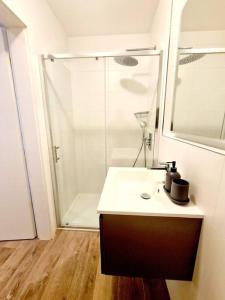 A bathroom at One bedroom Flat in center