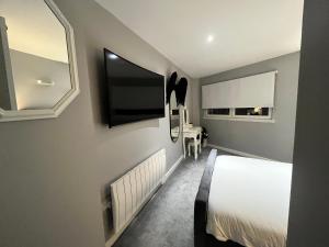 Μια τηλεόραση ή/και κέντρο ψυχαγωγίας στο Glas-Go 2 bedroom Apartment 5 min walk to SECC Hydro FREE PARKING ONSITE